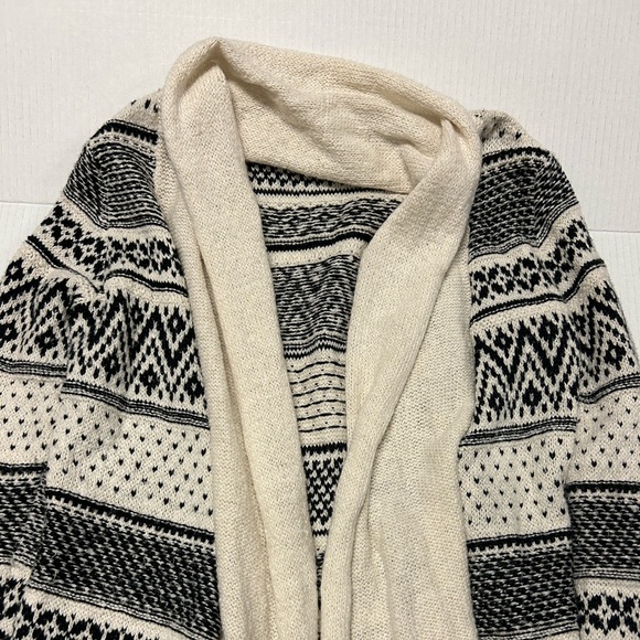 Maurice’s Aztec Cardigan Sweater Size M - Picture 5 of 5